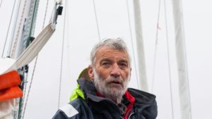 73 वर्षीय जीन-ल्यूक ने राउंड-द-वर्ल्ड नौका दौड़ जीती |_40.1
