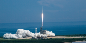 स्पेसएक्स ने ड्रैगन स्पेसक्राफ्ट के साथ फाल्कन 9 रॉकेट लॉन्च किया |_40.1