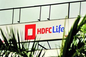 HDFC Life & YES Bank enters into partnership to sell insurance policies_4.1