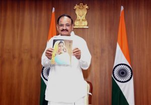 Vice President M. Venkaiah Naidu released the book 'Srimadramayanam'_4.1