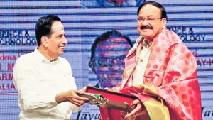 Ex-Vice President Venkaiah Naidu receives SIES award for public leadership_4.1