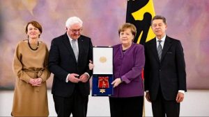 Angela Merkel receives Germany's highest honor_4.1