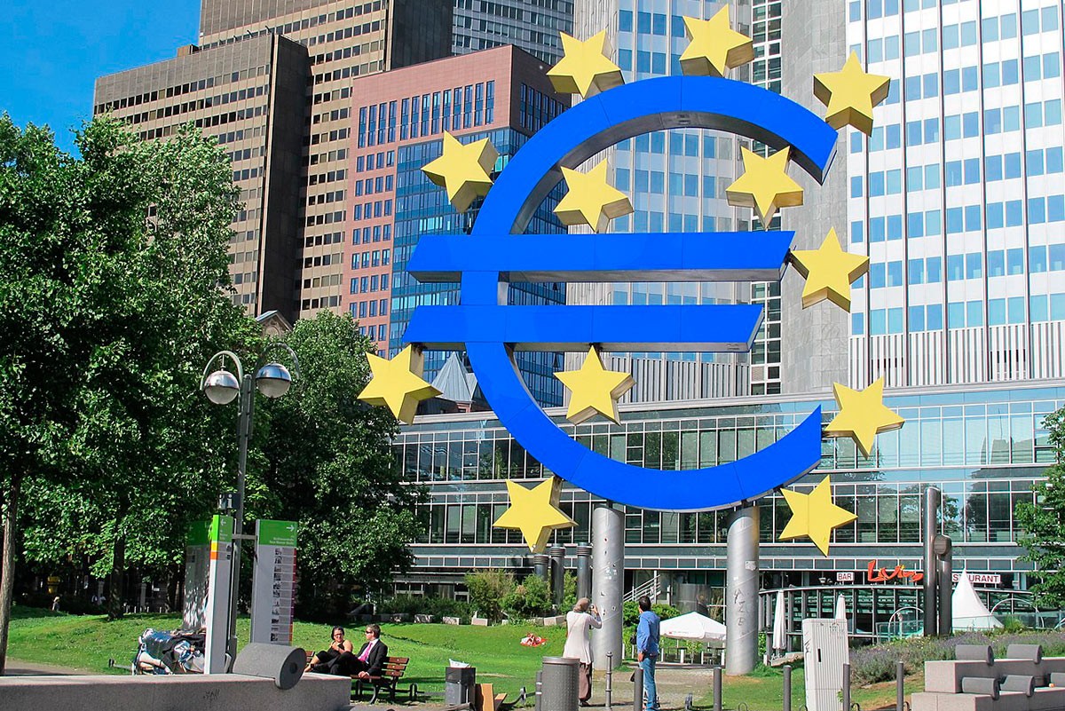 Eurozone Economy Faces Contraction in Q3 Amidst Sliding Demand