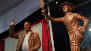 MCA Unveils Gavaskar Statue, Honours Sharad Pawar