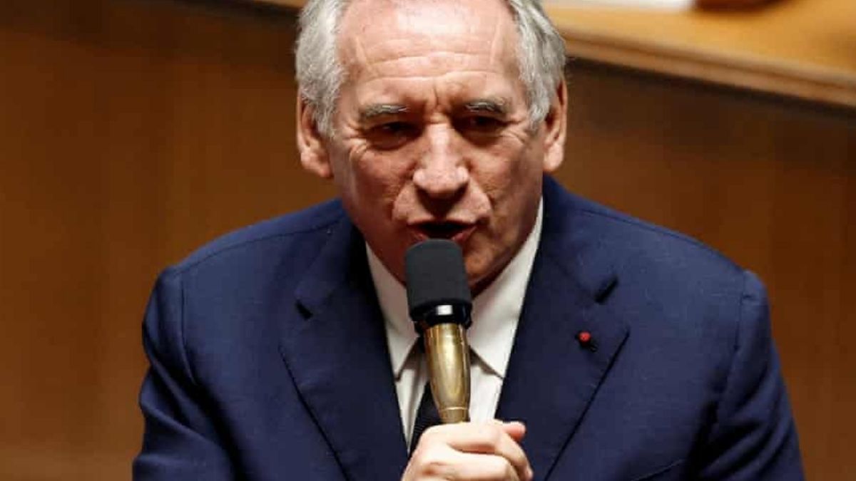 François Bayrou Ousted as French Prime Minister After Confidence Vote Defeat