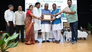 Union Minister Conferred Swachh To Vayu Sarvekshan Awards Winners