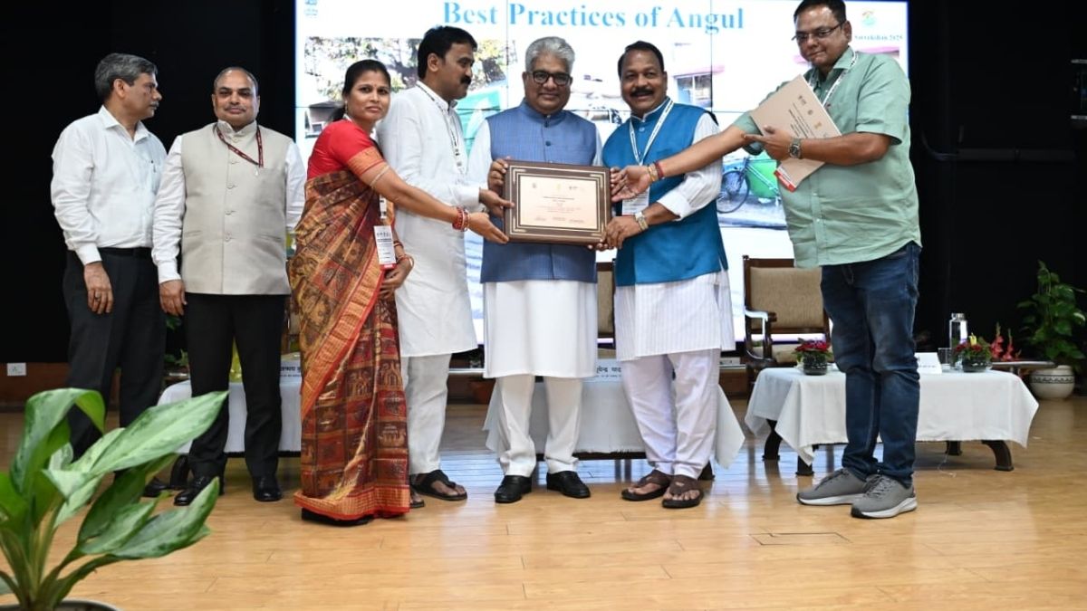 Union Minister Conferred Swachh To Vayu Sarvekshan Awards Winners