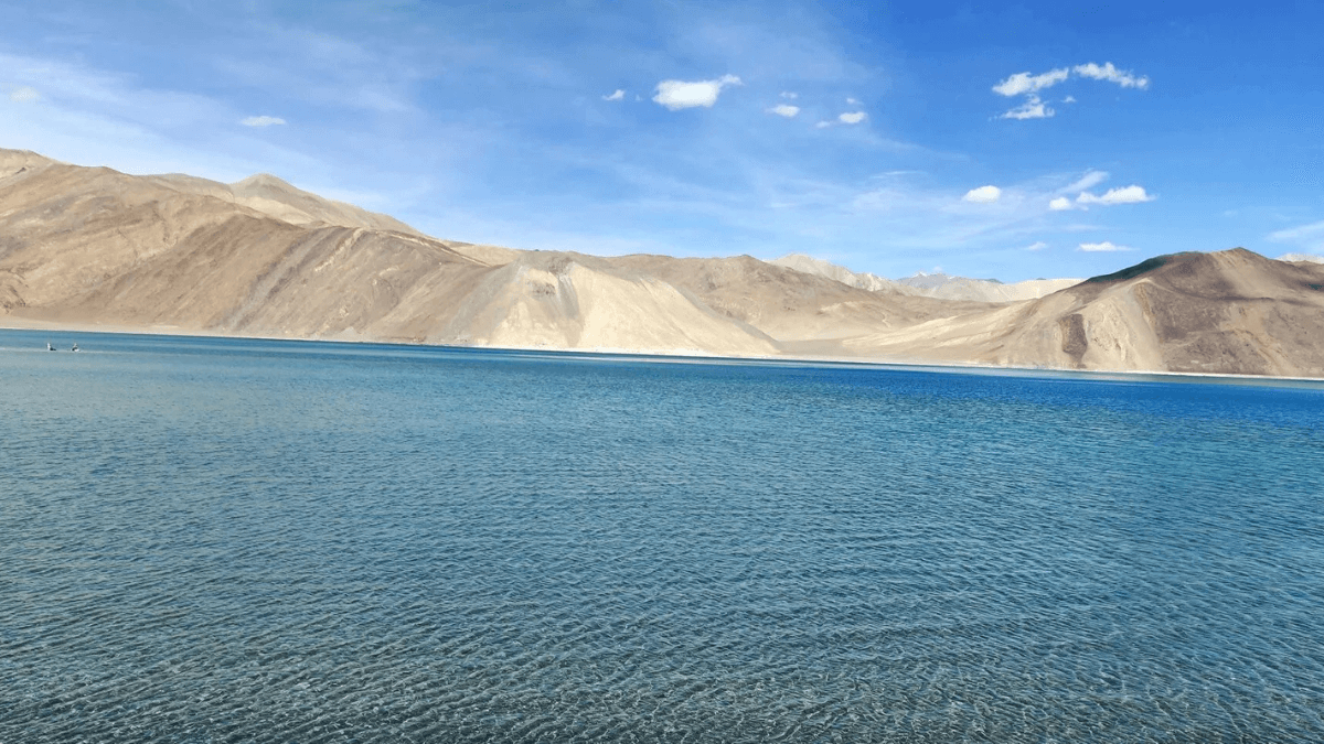 Which Indian District is Known for the Colour-Changing Lake?