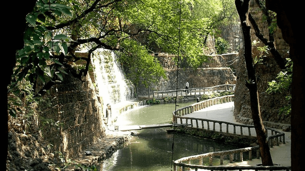 Which District of India is known as the Rock Garden City?