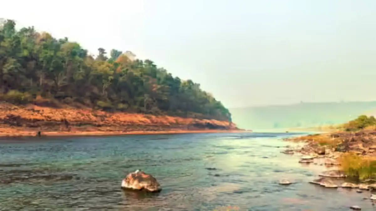 Which is the Only River that Flows from East to West?