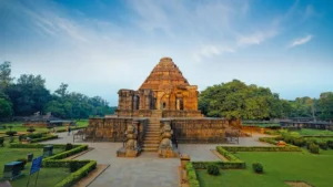 In Which State is the famous Konark Temple Located?