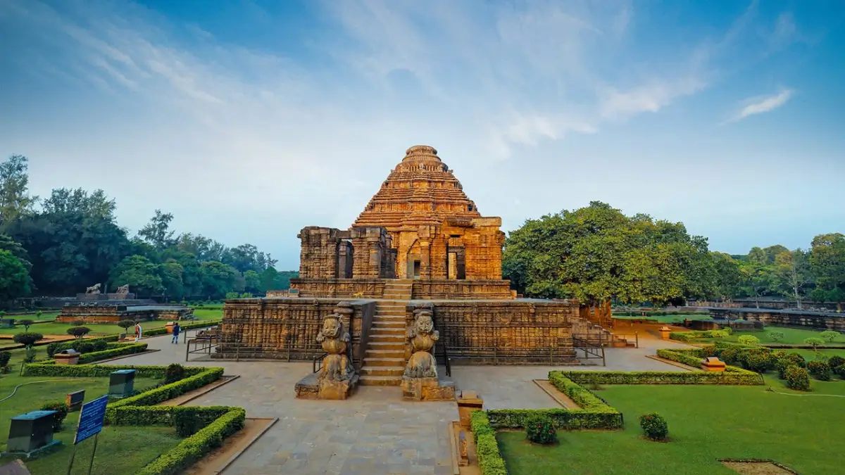In Which State is the famous Konark Temple Located?