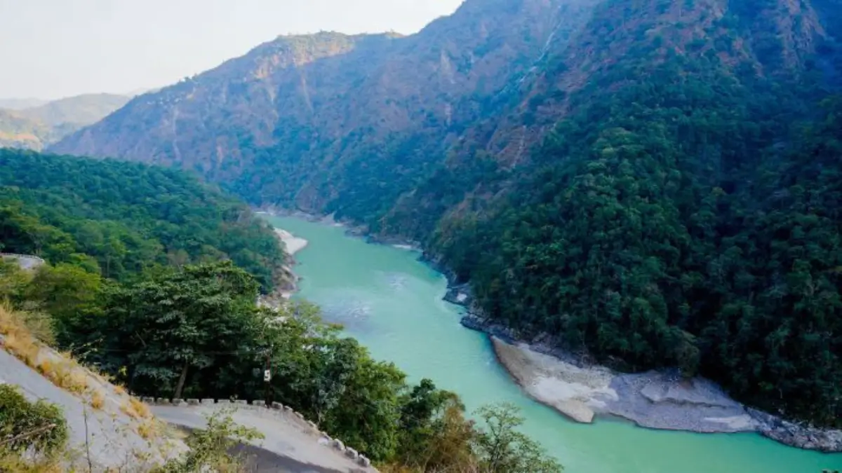 Which River is Known as the Lifeline of the Eastern Himalayas?