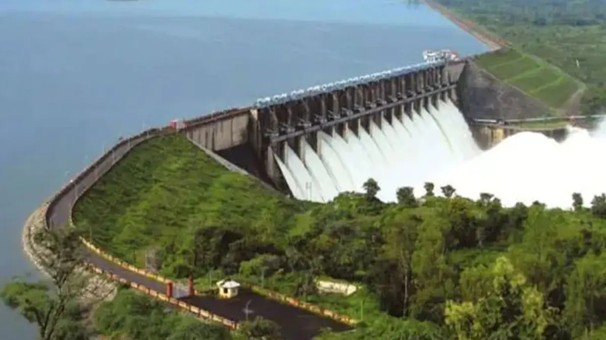 What is the Only River of India that Cuts the Tropic of Cancer Twice?