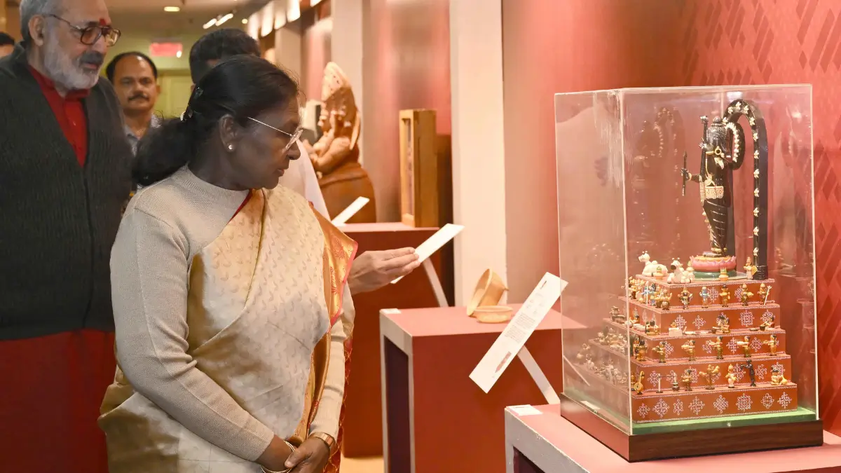 President Droupadi Murmu Presents Shilp Guru and National Handicrafts Awards for 2023 and 2024