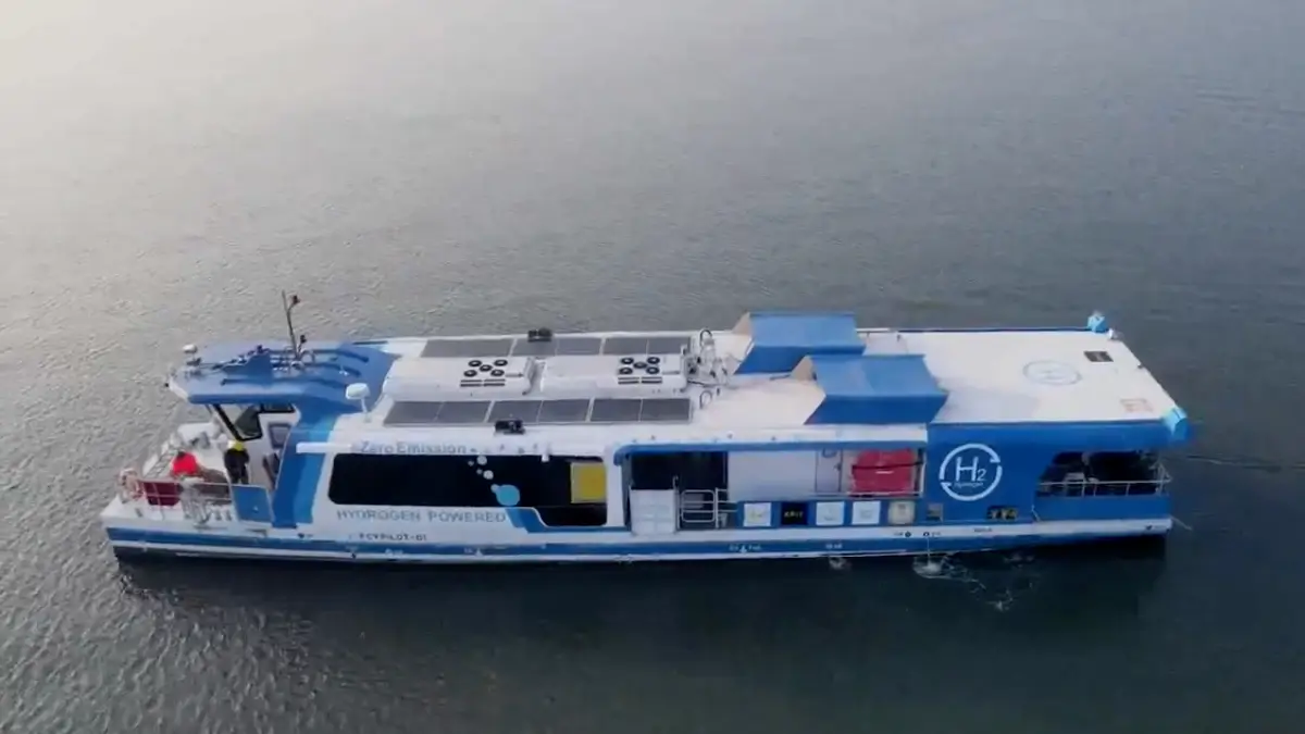 India’s First Indigenous Hydrogen Fuel Cell Passenger Vessel Begins Commercial Service in Varanasi