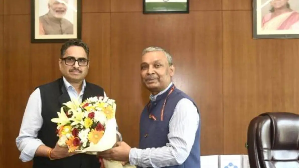 IAS Chanchal Kumar Takes Charge as I&B Secretary - What It Means for Media