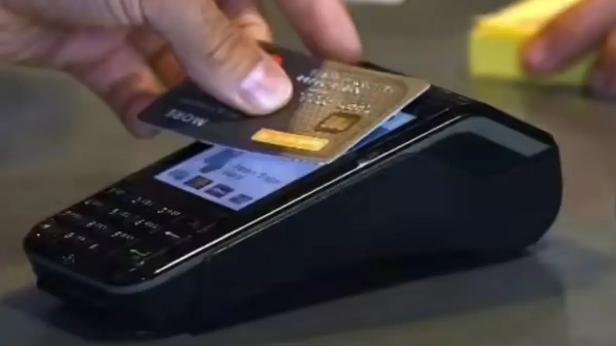 RBI Report Reveals Major Consumer Shift from Debit Cards to Credit Cards, UPI, and Digital Wallets