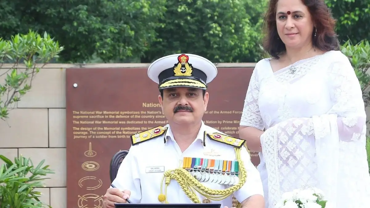 Vice Admiral Sanjay Vatsayan Takes Charge as Chief of Western Naval Command