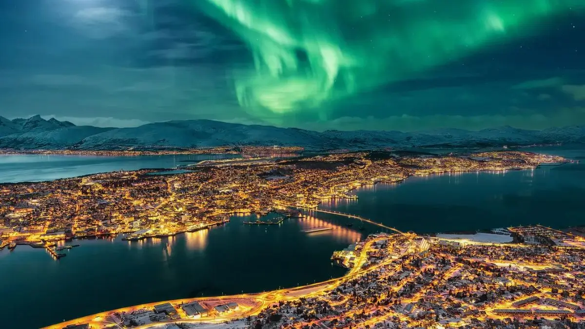 9 Places Where the Sun Never Sets (or Rises) on Earth
