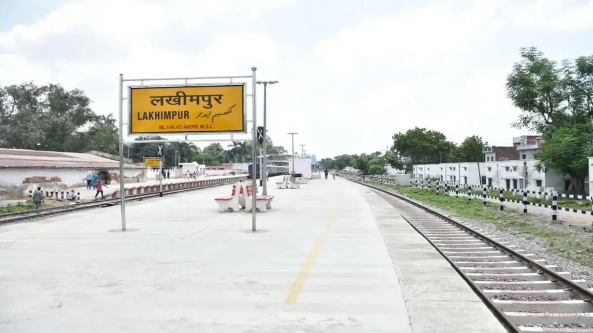 Which is the Largest District of Uttar Pradesh by Area-Wise?