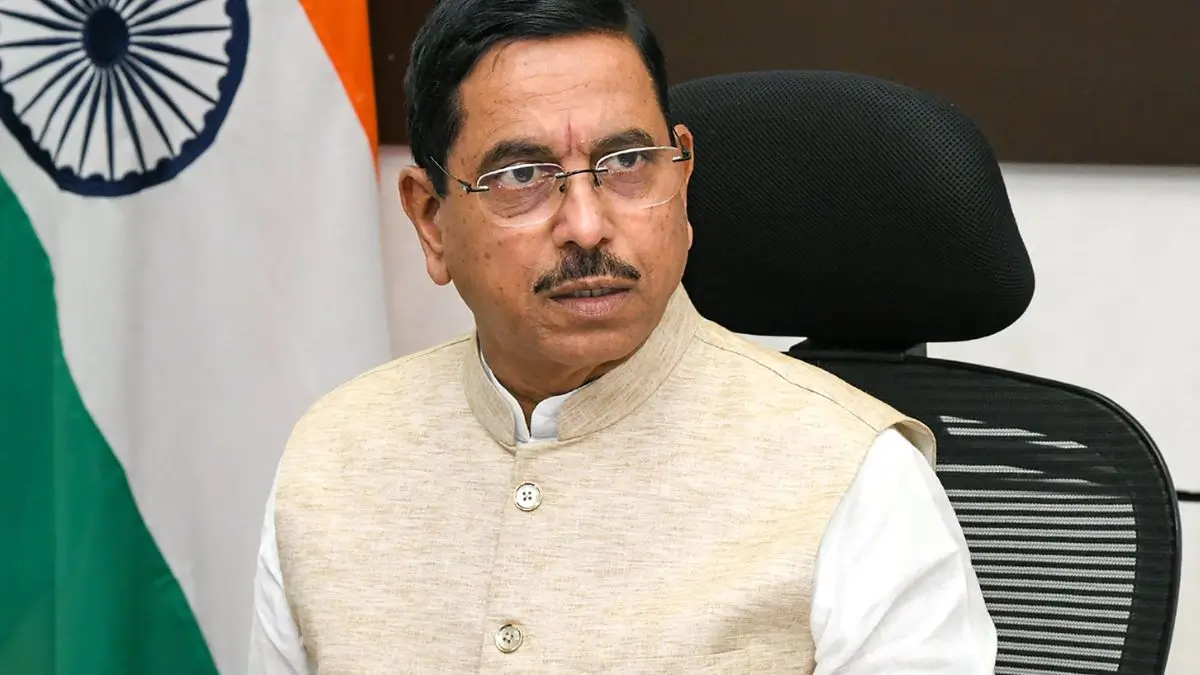Pralhad Joshi Takes Charge as Education Minister After Dharmendra Pradhan Resigns