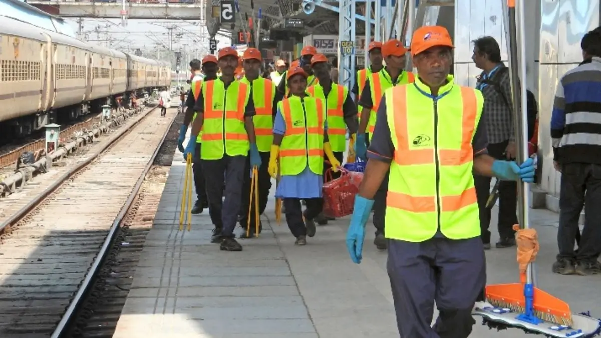 Cabinet Approves ₹2,009.61 Crore Productivity Linked Bonus for Railway Employees